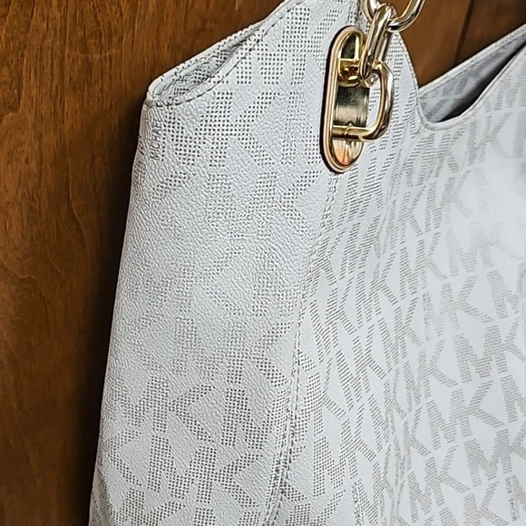 Michael Kors Pursue - Picture 3 of 11